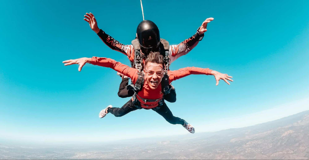 5 Reasons to Take the Plunge & Try Skydiving